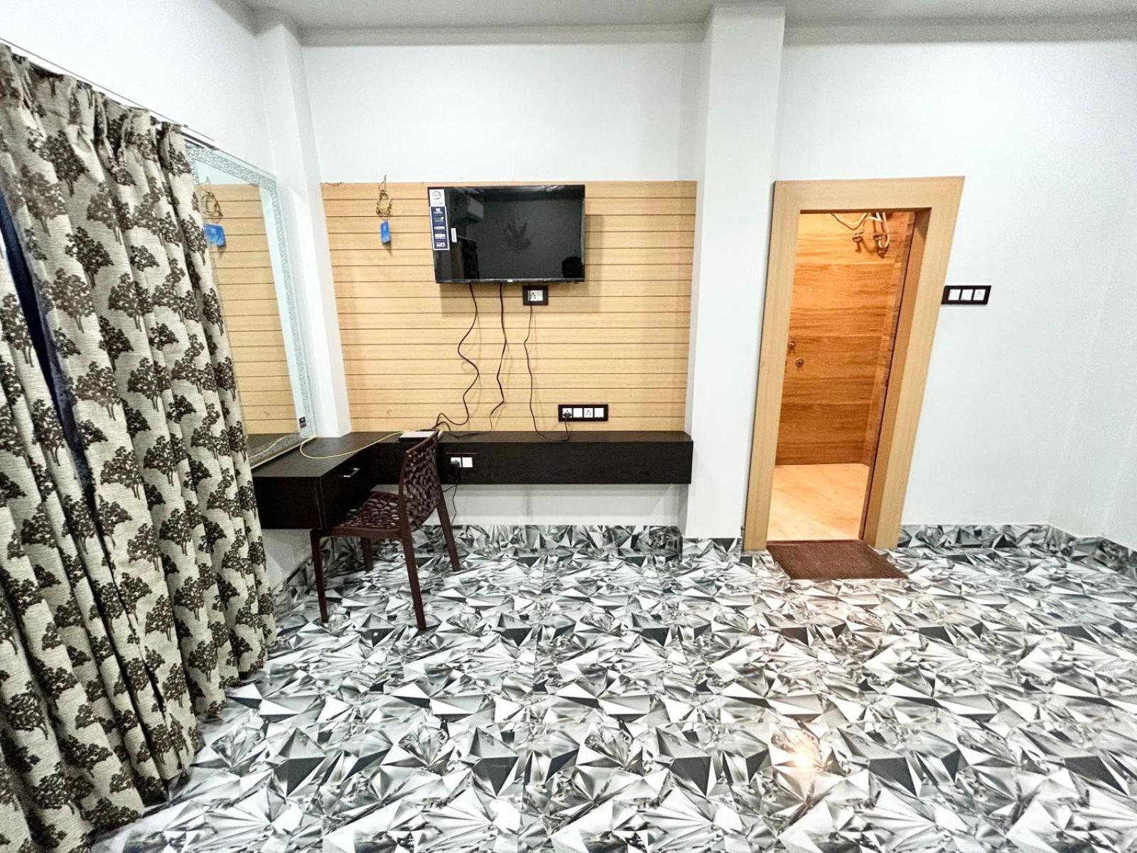 Palli Bangla Resort, Near Ruby Hospital, Anandapur Калькутта Экстерьер фото