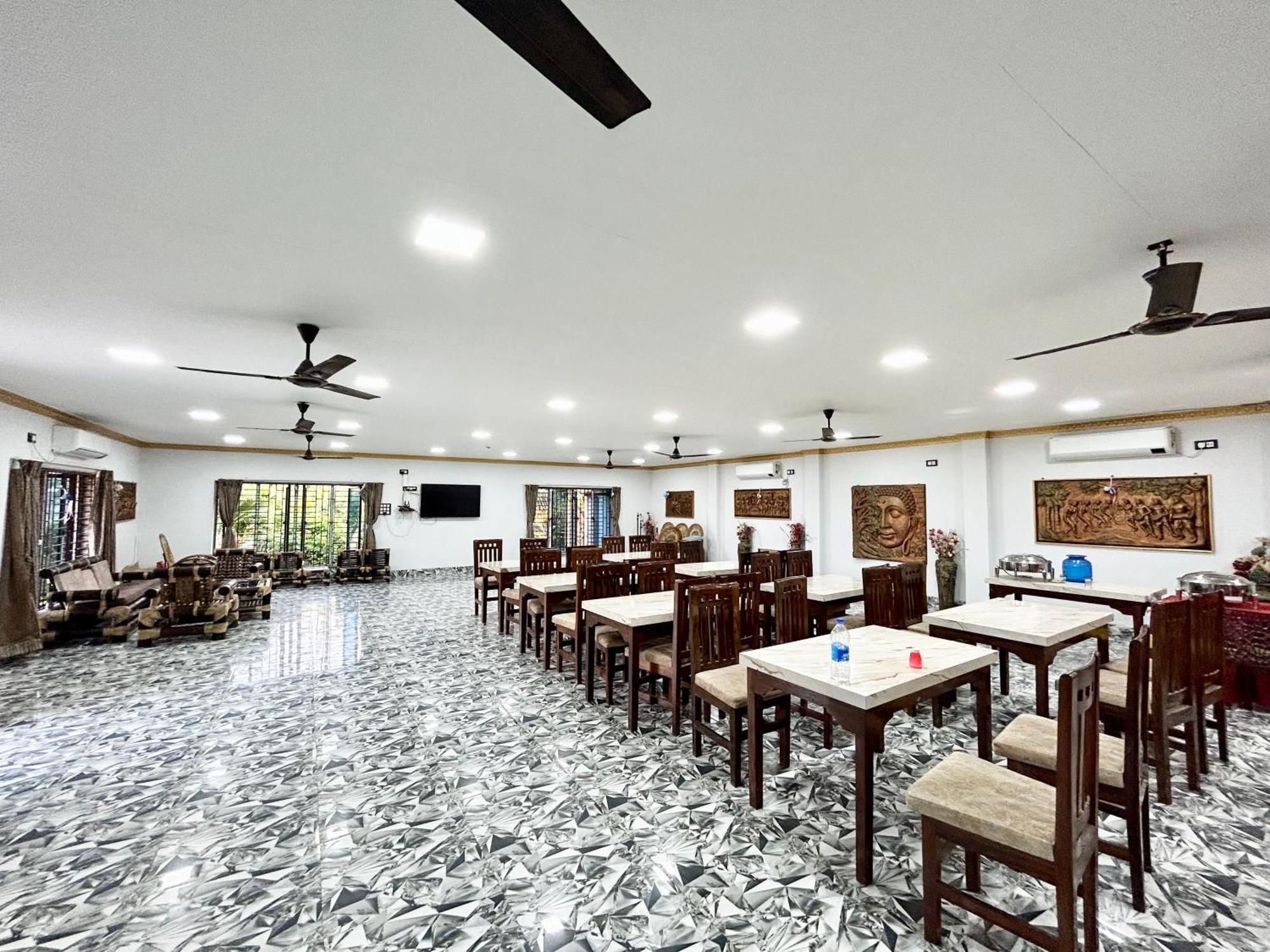 Palli Bangla Resort, Near Ruby Hospital, Anandapur Калькутта Экстерьер фото